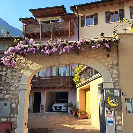 Il Sogno Bed & Breakfast Авио Екстериор снимка