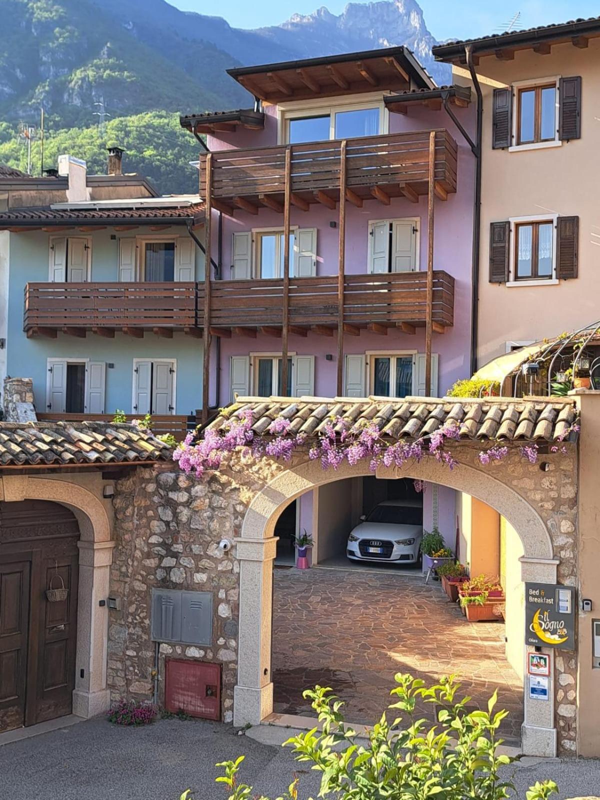 Il Sogno Bed & Breakfast Авио Екстериор снимка